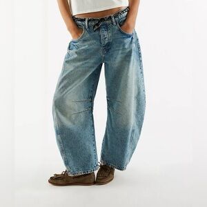 Free people barrel jeans!!
